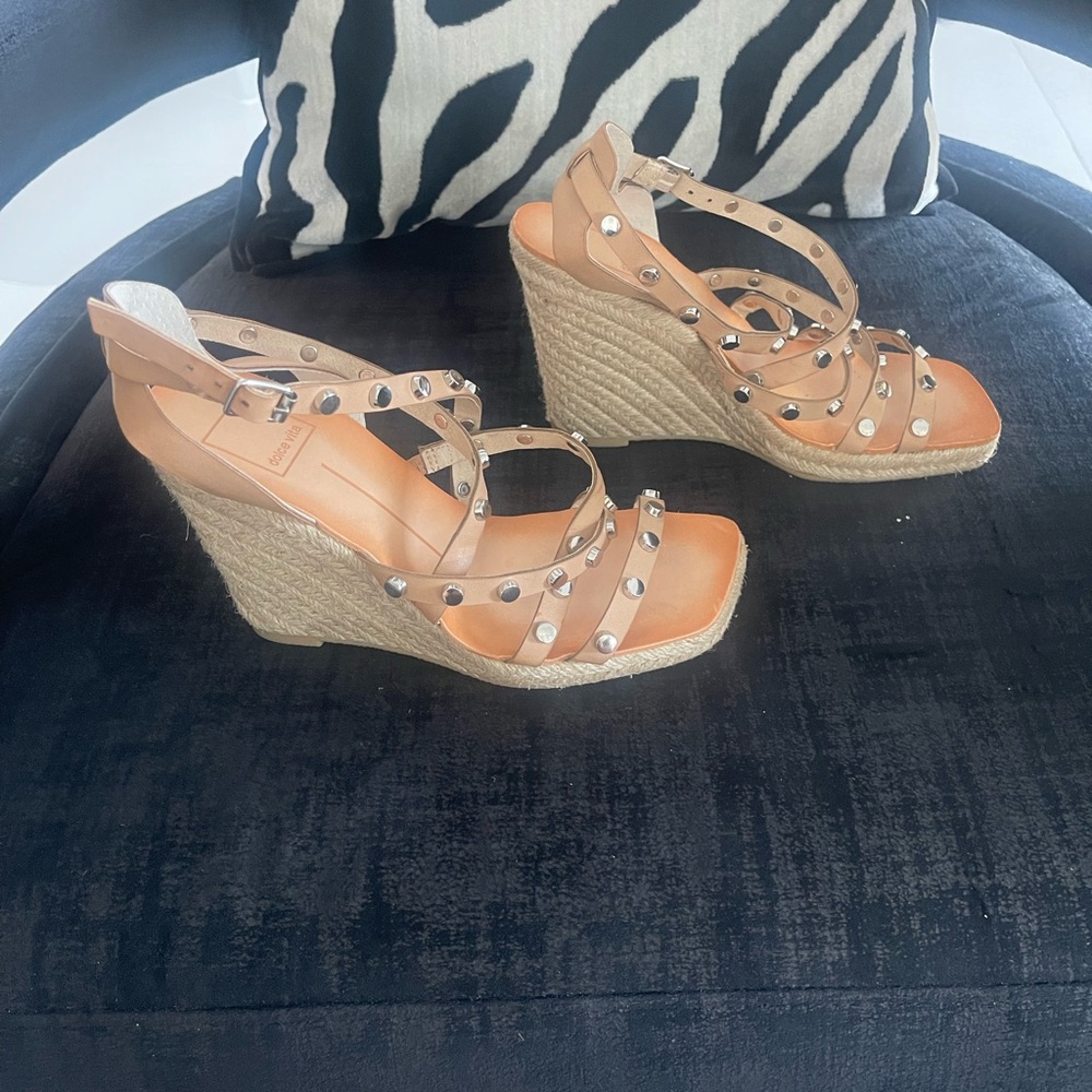 Dolce Vita Tan Wedge Sandals with Strappy Design